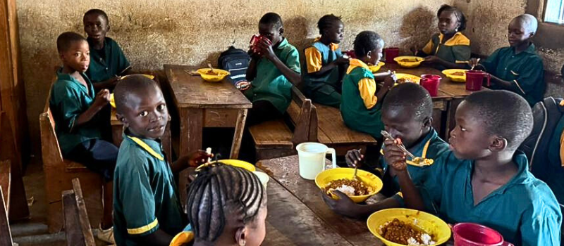 Alimentation scolaire en Sierra Léone : 400 élèves bénéficient d’un programme soutenu par la CEDEAO et la Coopération Espagnole 